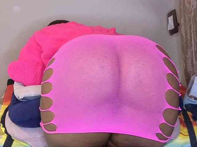 MissSpicybooty webcam