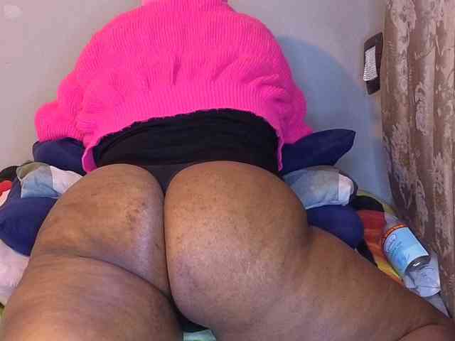 MissSpicybooty webcam