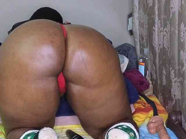 MissSpicybooty webcam