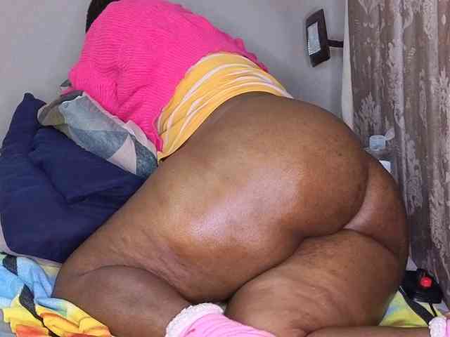 MissSpicybooty webcam