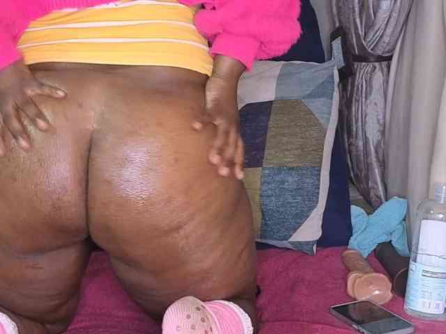 MissSpicybooty webcam