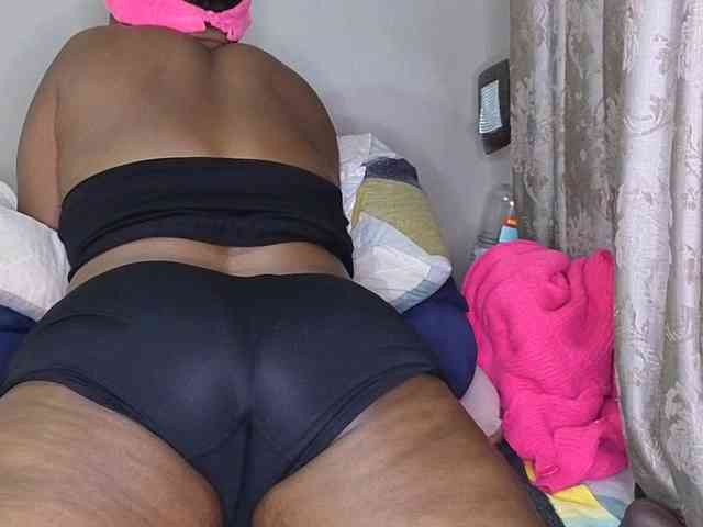MissSpicybooty webcam
