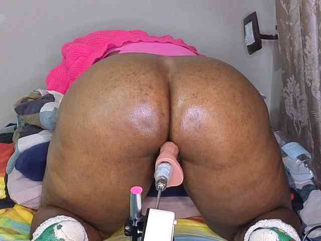 MissSpicybooty webcam