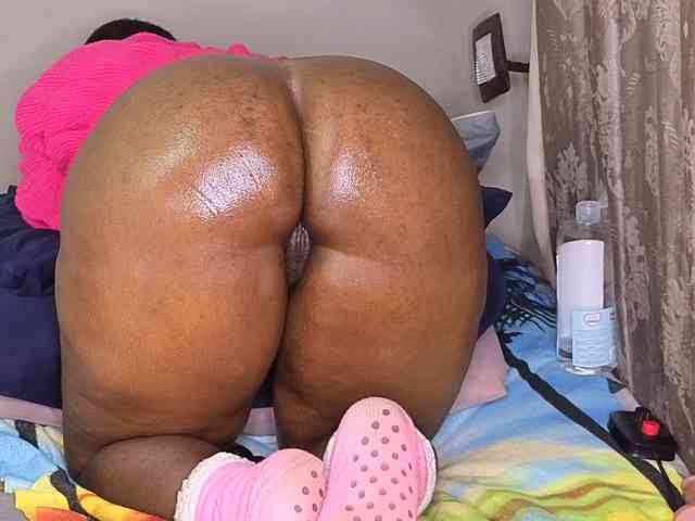 MissSpicybooty webcam