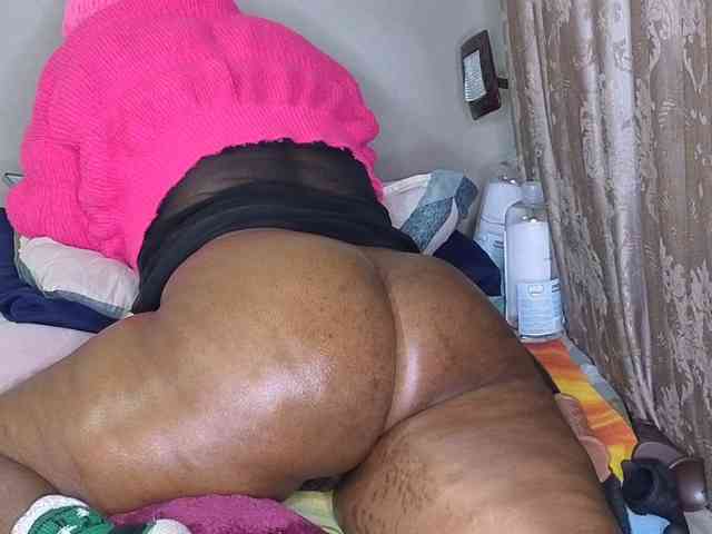 MissSpicybooty webcam