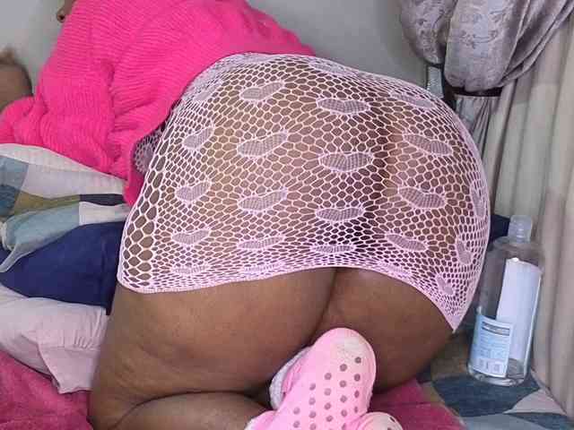 MissSpicybooty webcam