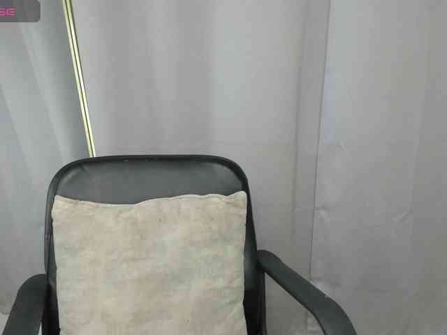 LailaRouse webcam