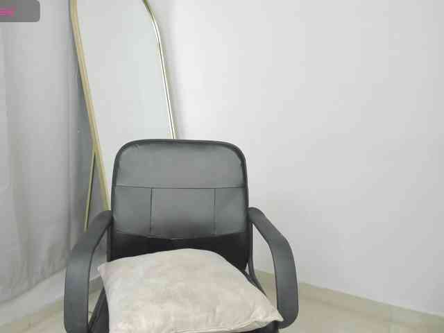 LailaRouse webcam