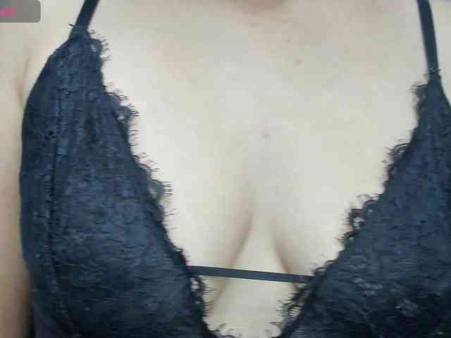 LailaRouse webcam