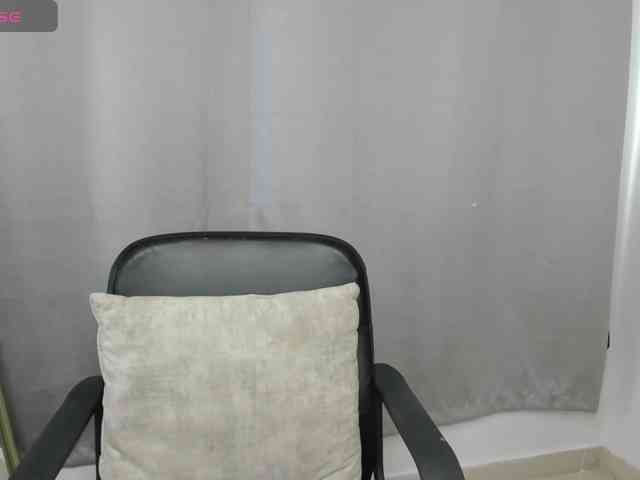 LailaRouse webcam