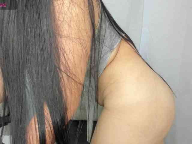 LailaRouse webcam