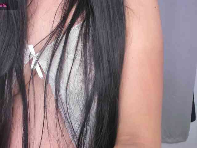 LailaRouse webcam