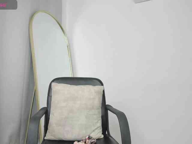 LailaRouse webcam