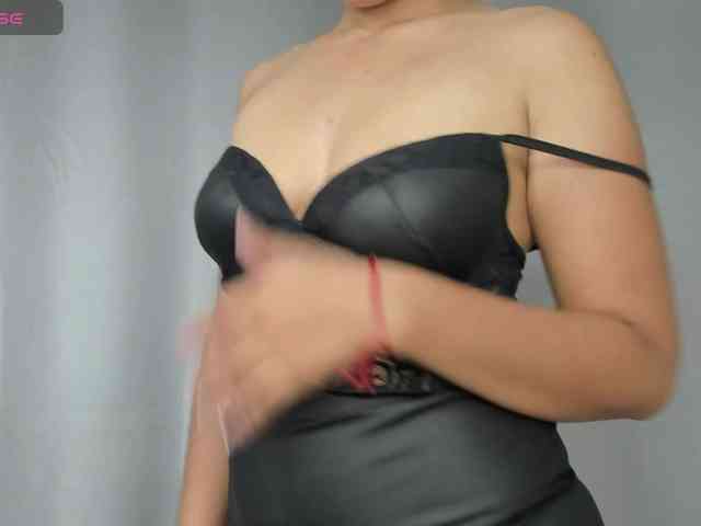LailaRouse webcam