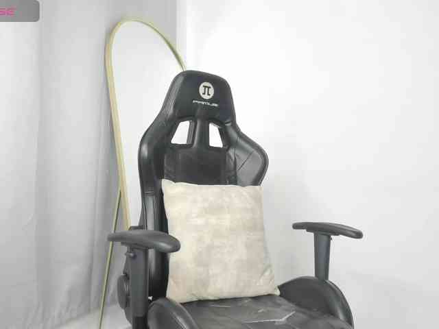 LailaRouse webcam