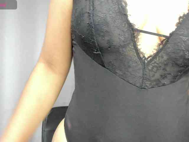 LailaRouse webcam