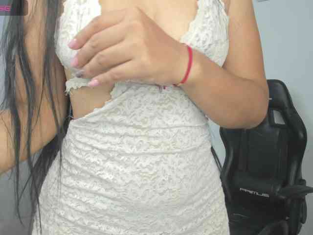 LailaRouse webcam