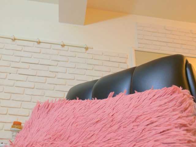 blondeceline live cam on BongaCams