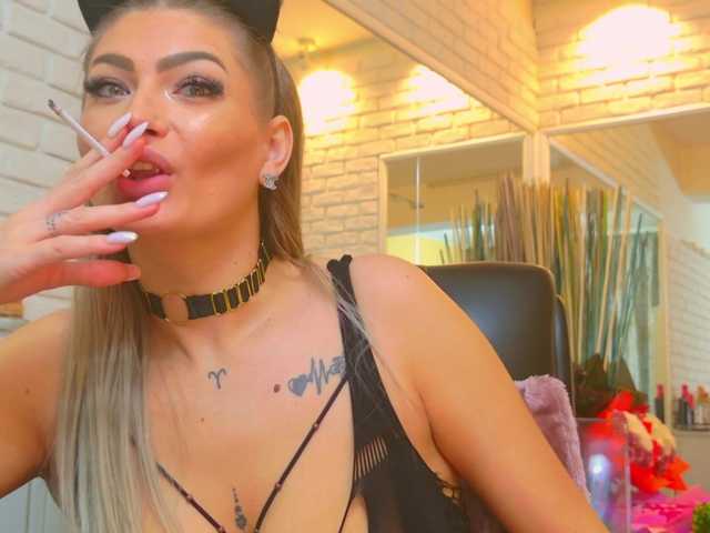 blondeceline live cam on BongaCams