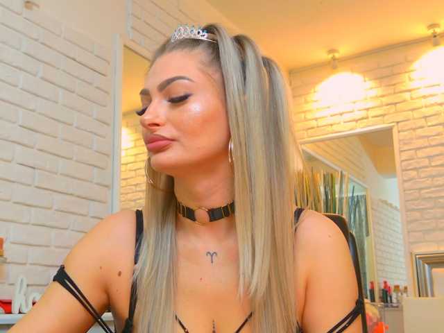 blondeceline live cam preview