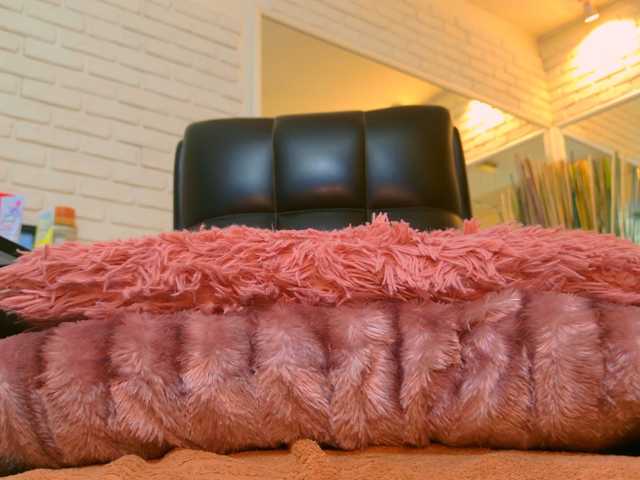 blondeceline live cam on BongaCams
