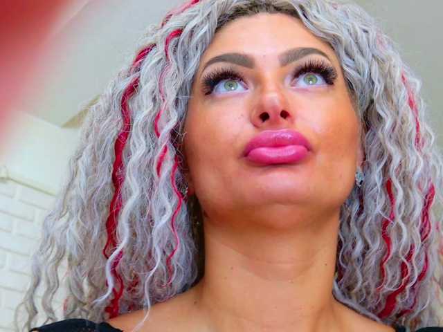 blondeceline live cam on BongaCams