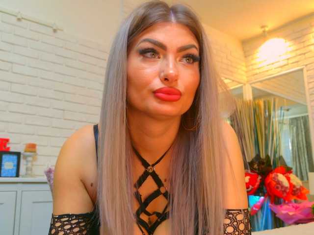 blondeceline live cam on BongaCams