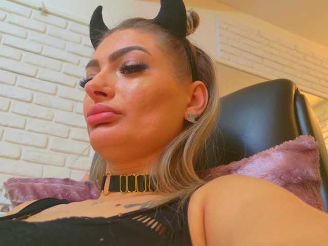 blondeceline live cam preview