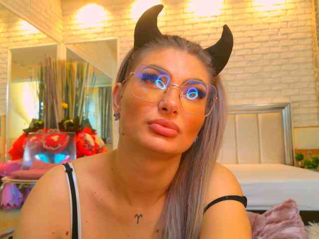 blondeceline webcam