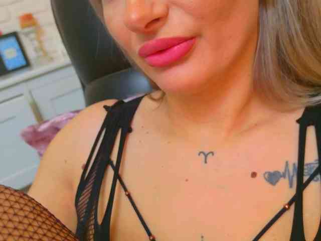 blondeceline webcam