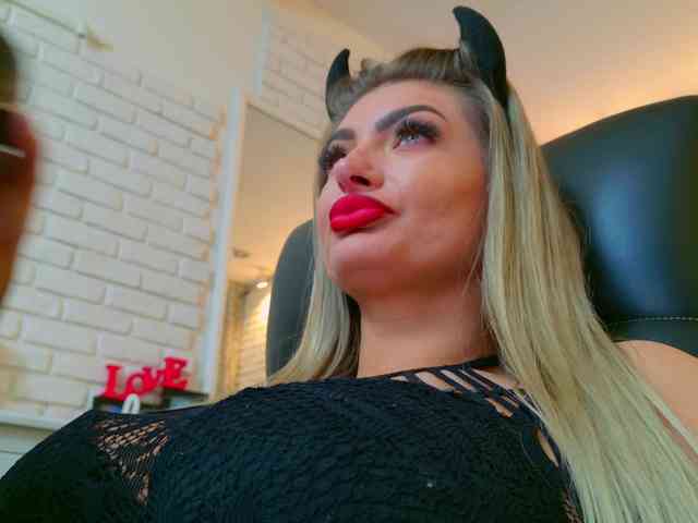 blondeceline webcam