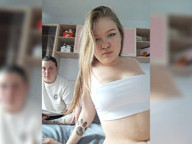 FackBeachTrup live cam on BongaCams