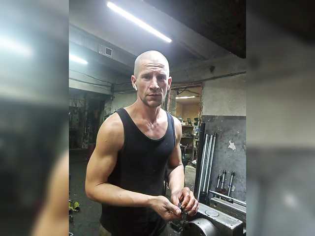 MeHanik3 — live male cam