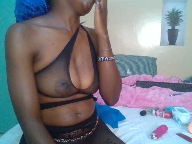 Asanty live cam on BongaCams