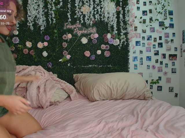 LyraCovee live webcam show