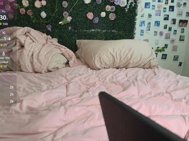 LyraCovee live webcam show