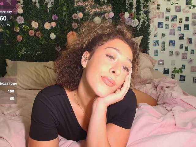 LyraCovee live cam