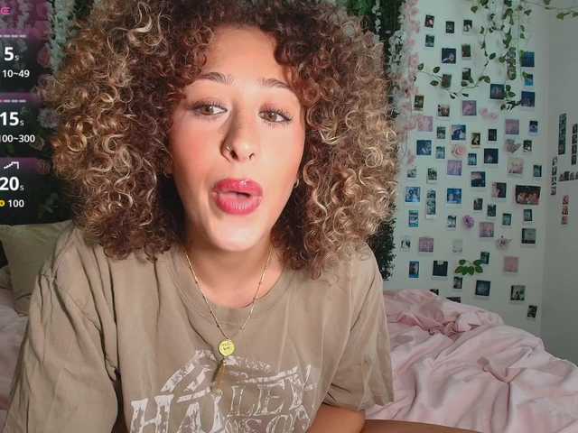 LyraCovee live webcam show