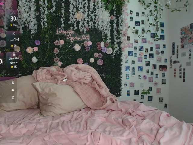 LyraCovee live webcam show