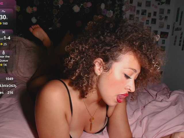 LyraCovee live webcam show