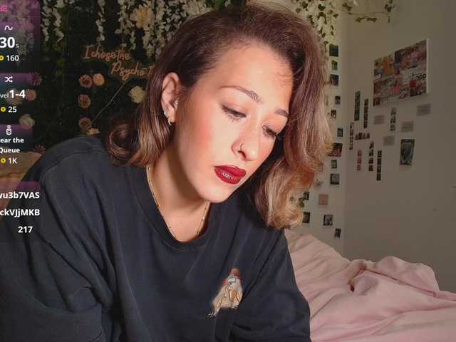 LyraCovee live webcam show