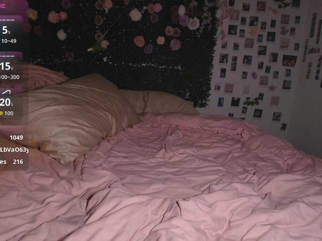 LyraCovee live webcam show