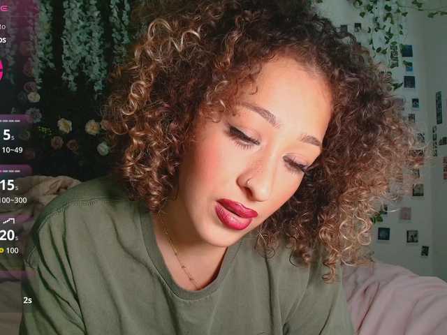 LyraCovee live webcam show