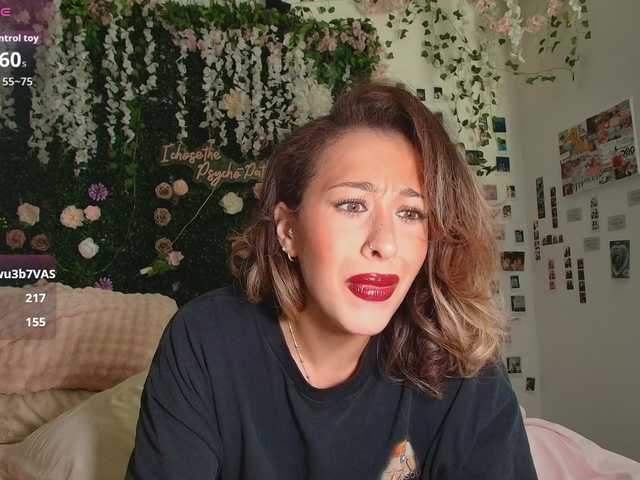 LyraCovee live webcam show
