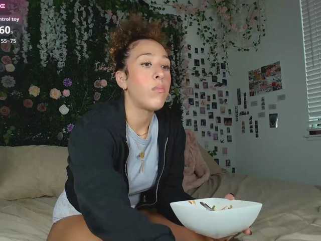 LyraCovee live cam preview