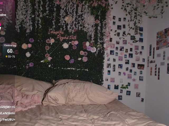 LyraCovee live webcam show