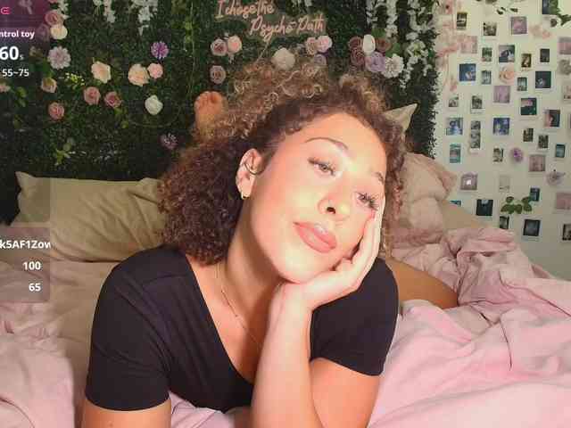 LyraCovee webcam