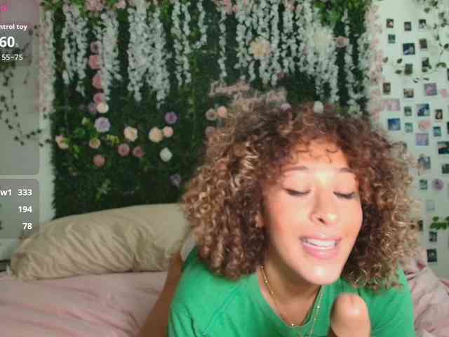 LyraCovee webcam