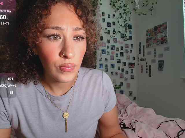 LyraCovee webcam