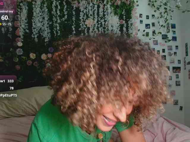 LyraCovee webcam